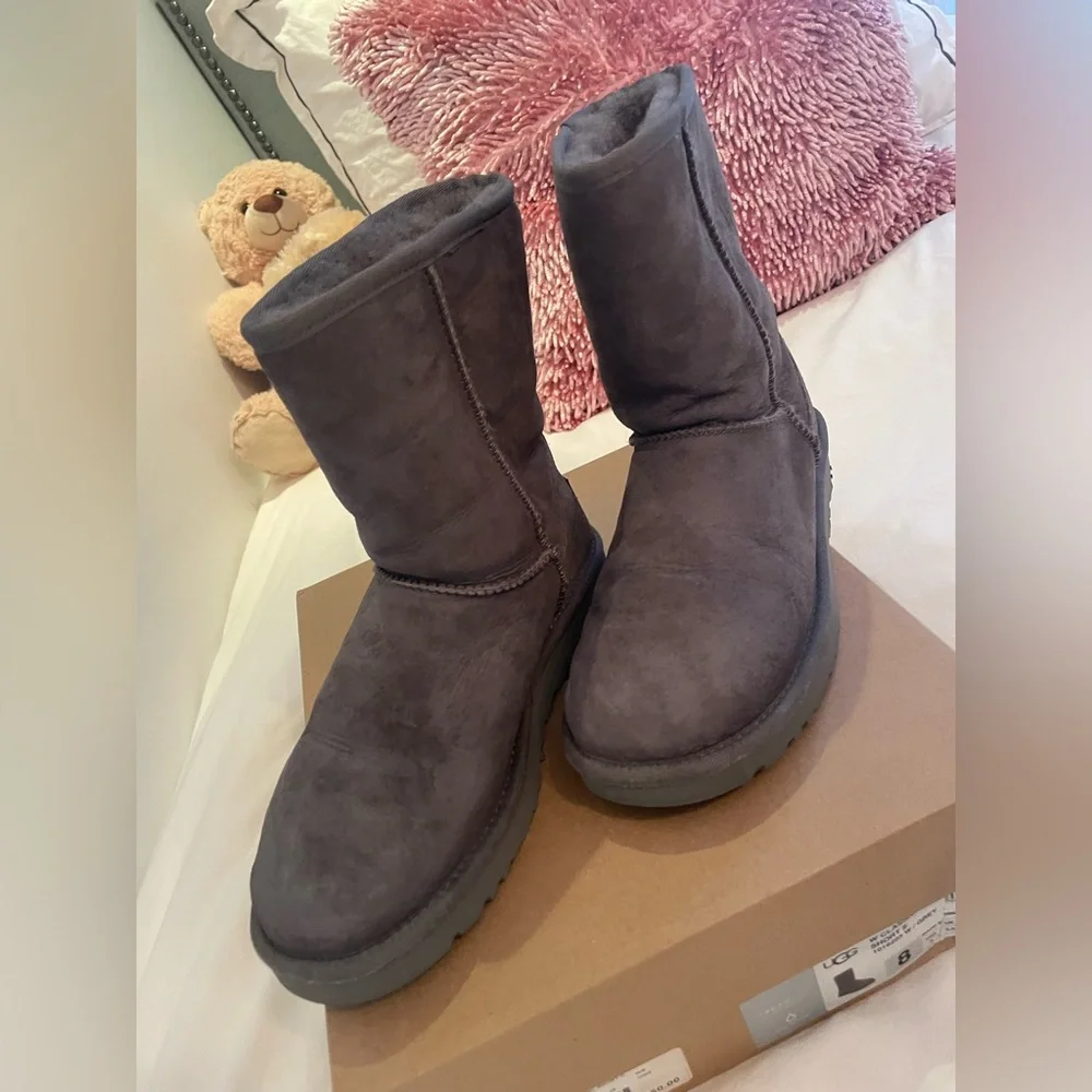 Ugg Classic Short II in gray - Picture 12 of 16